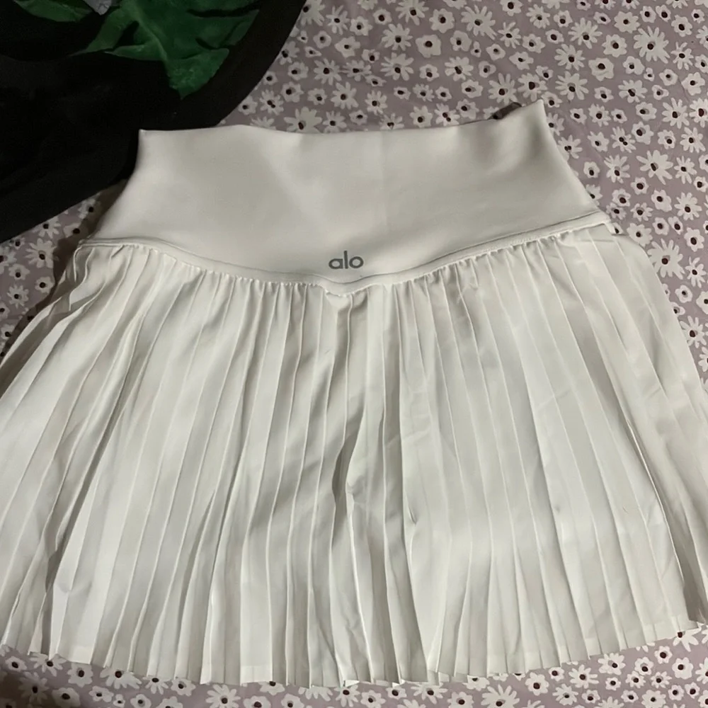 ALO Yoga Cream Skater Mini Skirt